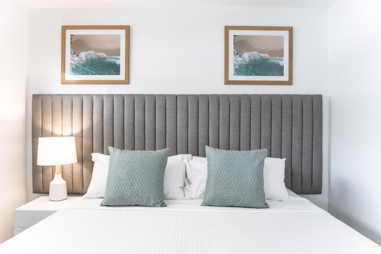 伦巴海滩度假酒店 卡伦德拉 外观 照片 A bedroom at the Hilton Garden Inn