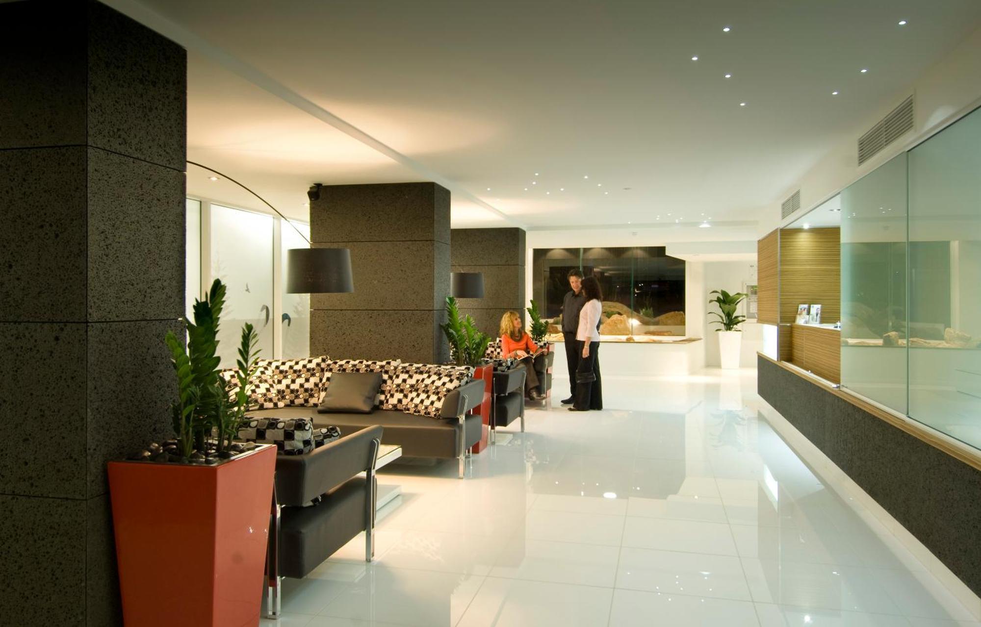 伦巴海滩度假酒店 卡伦德拉 外观 照片 The lobby of the hotel