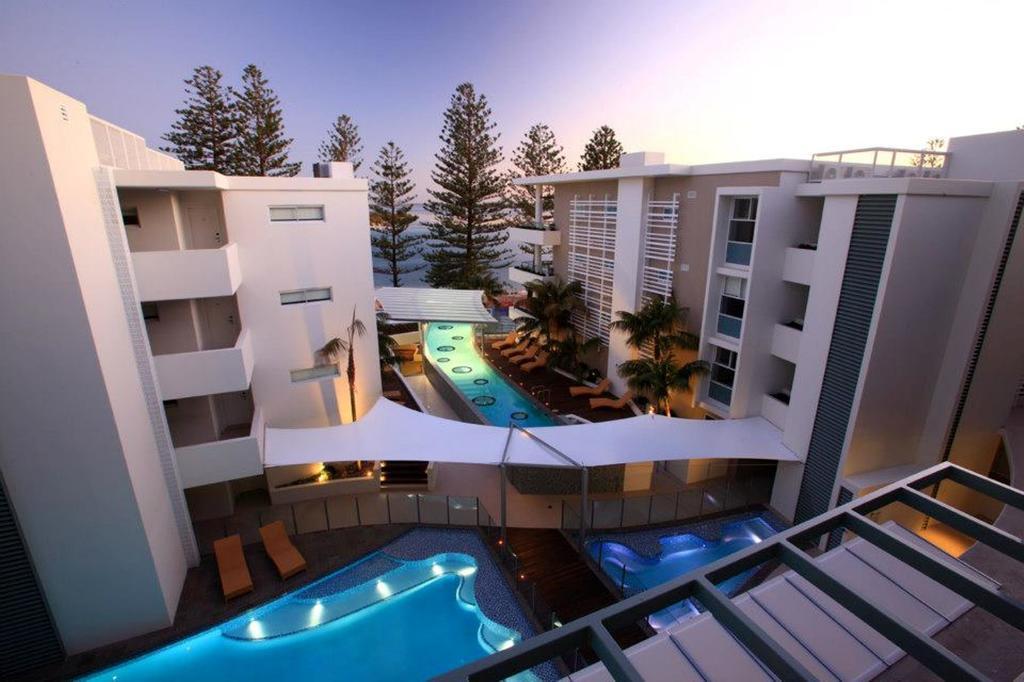 伦巴海滩度假酒店 卡伦德拉 外观 照片 The pool at the Mantra Crown Towers
