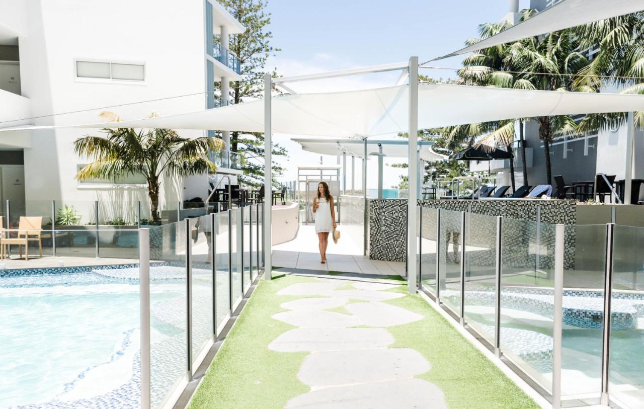 伦巴海滩度假酒店 卡伦德拉 外观 照片 The pool deck at The Star Gold Coast
